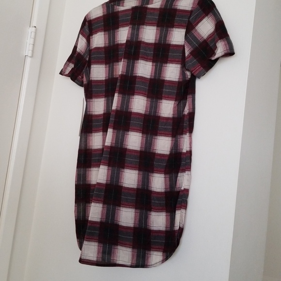 Tops - Picture 3 of 4